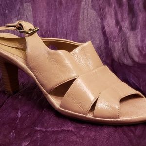 AEROSOLES Rock n Roll Tan shoes (size 7.5M)